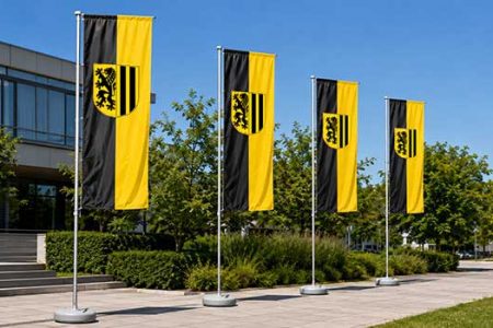 Mobile Fahnenmasten für Messe & Co. Teleskop- und Mobilmasten für flexible Werbeflaggen